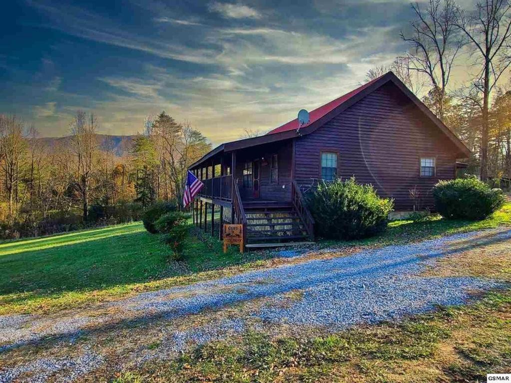 Beautiful View! Log Cabin,Fireplace,Hot Tub,Arcade,Pool,Fishing Sevierville Exterior photo