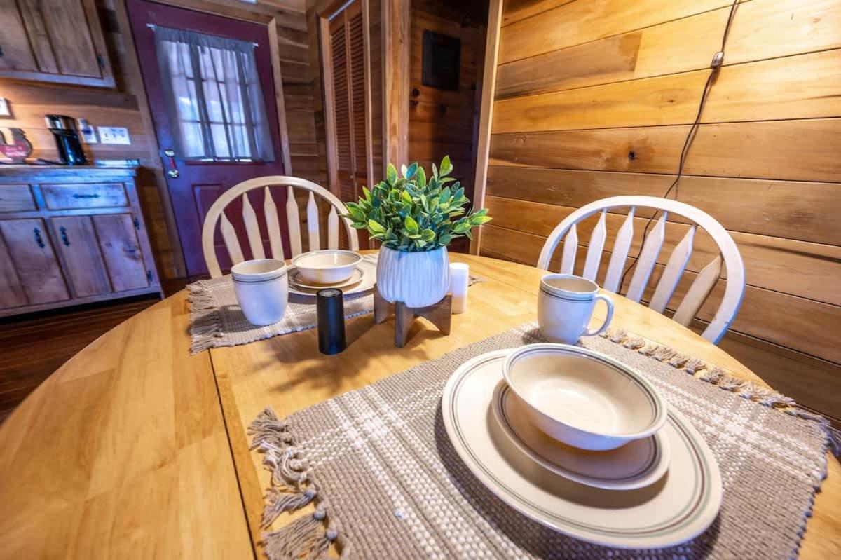 Beautiful View! Log Cabin,Fireplace,Hot Tub,Arcade,Pool,Fishing Sevierville Exterior photo