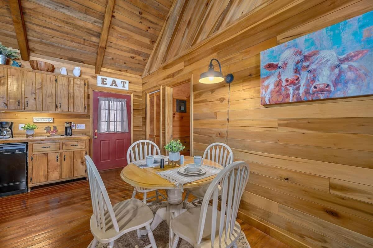 Beautiful View! Log Cabin,Fireplace,Hot Tub,Arcade,Pool,Fishing Sevierville Exterior photo